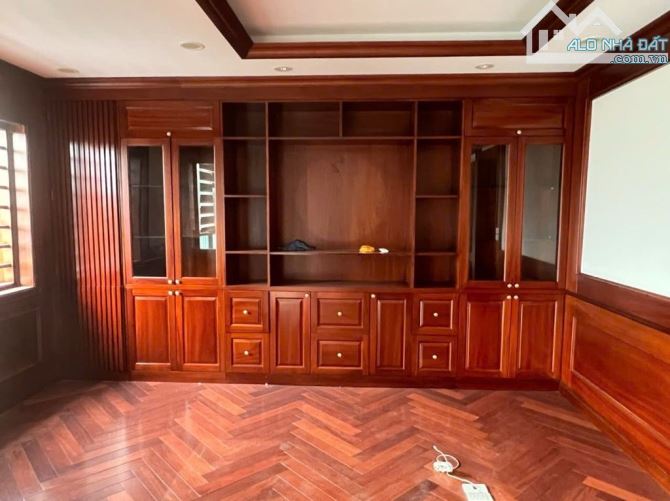 BIỆT THỰ LIỀN KỀ NGUYỄN VĂN LỘC - MẶT TIỀN VỈA HÈ RỘNG - VỊ TRÍ ĐẸP - HIẾM NHÀ BÁN - 2
