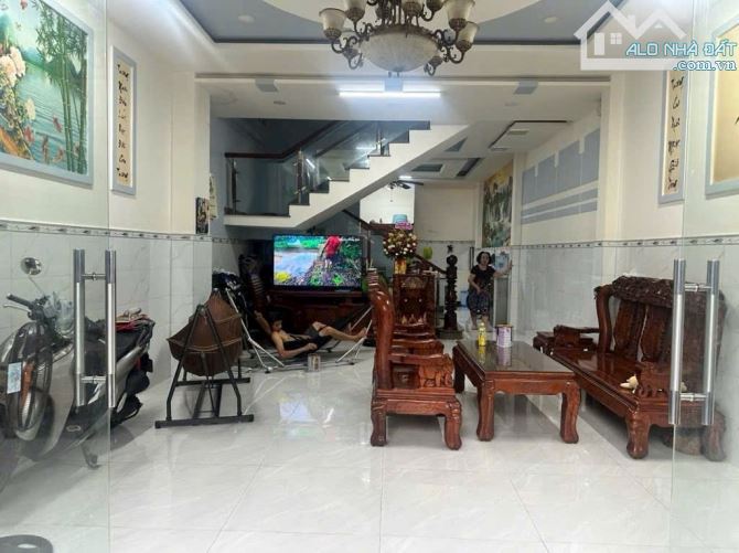 NHÀ 3 TẦNG-DT 5Mx18M (90M2)-HẺM XE TẢI CÁCH 50M RA MẶT TIỀN TÂN THỚI NHẤT Q12-SÁT PHAN VĂN