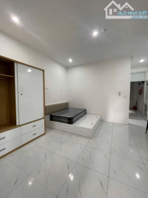 Chủ cần bán gấp nhà mặt phố Xuân Quỳnh -Trung Hoà -Cầu Giấy . Dt 95M . Giá 50 tỷ