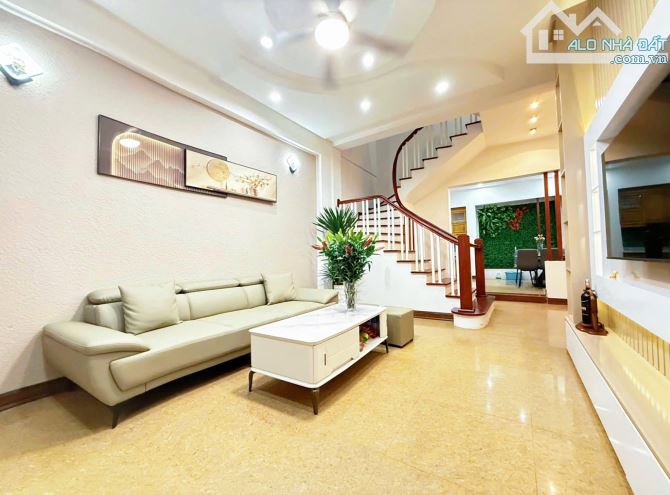 BÁN NHÀ NGUYỄN KHÁNH TOÀN QUAN HOA CẦU GIẤY 50M 6 TẦNG NGÕ NÔNG GẦN PHỐ 14.8 TỶ