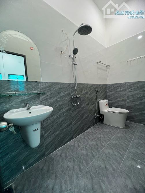 NHÀ ĐẸP ĐƯỜNG LƯU HỮU PHƯỚC, HÒN RỚ 1 , PHƯỜNG NAM NHA TRANG.5 tỷ 439 - 2