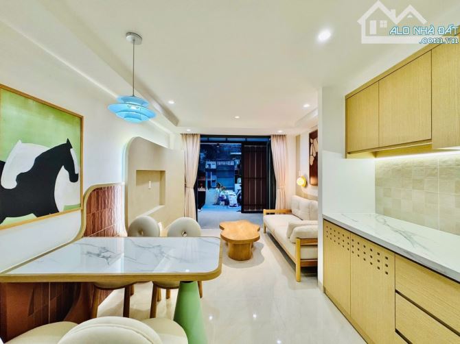 Bán nhanh nhà mới full nội thất, 3PN gần ngã tư Phú Nhuận. Giá chỉ 6.xx tỷ - 2