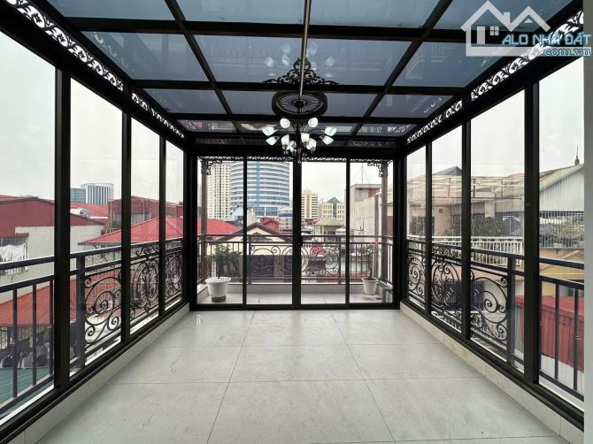 Bán căn nhà siêu phẩm 7 tầng , thang máy , gara 2 ô tô phố Nguyễn Chí Thanh