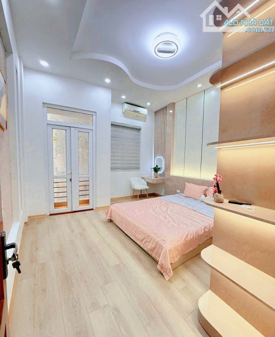 BÁN NHÀ NGUYỄN KHÁNH TOÀN QUAN HOA CẦU GIẤY 50M 6 TẦNG NGÕ NÔNG GẦN PHỐ 14.8 TỶ