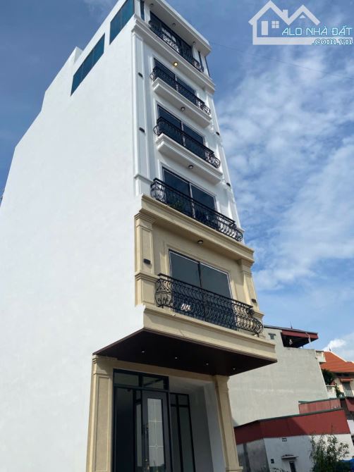 Bán nhà phân lô mới Trần Quốc Hoàn, 42m², 7 tầng thang máy, MT 4m, ô tô tránh, nhỉnh 20 tỷ