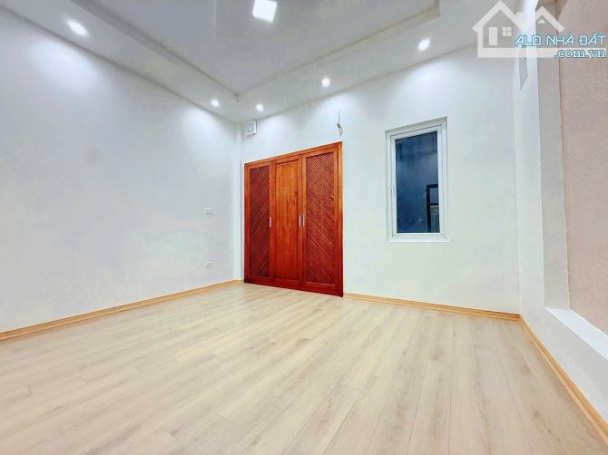 BÁN NHÀ NGUYỄN KHÁNH TOÀN QUAN HOA CẦU GIẤY 50M 6 TẦNG NGÕ NÔNG GẦN PHỐ 14.8 TỶ