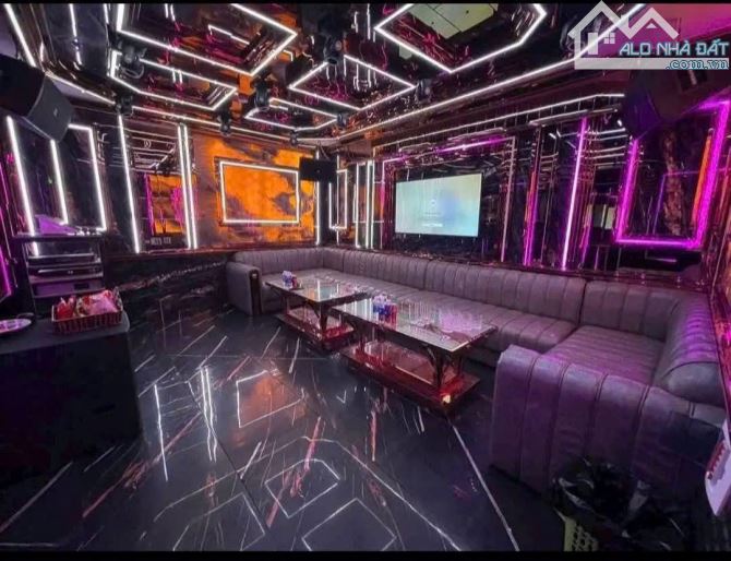 Sang Nhượng Nhà Hàng Cao Cấp Khu Biệt Thự Nguyễn Thị Định - Cầu Giấy - HN T250m 5T