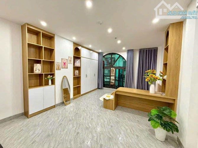 Toà CHDV Đê La Thành, 70m2*7T, MT 5M, 18 PKK, ngõ ô tô, đủ GPXD/PCCC, dòng tiền 7%/năm!