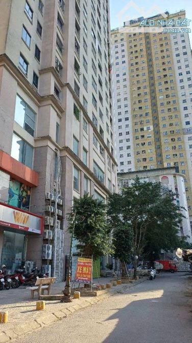 Chính chủ nhờ bán sàn thương mại Quang Trung 600m2_Sân đỗ vài trăm ô tô_Sổ đỏ lâu dài