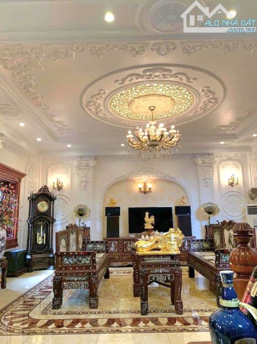 Bán Biệt Thự mặt phố Trần Phú 260m2, giá: 348 tỷ. Ba Đình