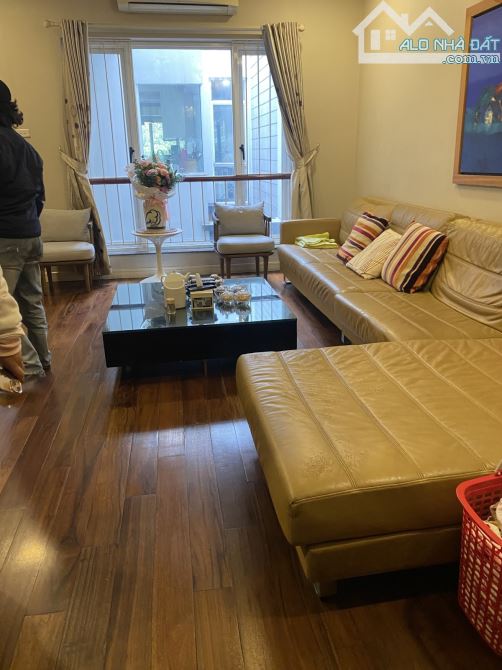 Mặt phố Bà Triệu 188m² – 6 tầng thang máy – dòng tiền 120tr/tháng – 155 tỷ