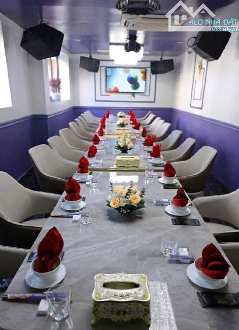 Sang Nhượng Nhà Hàng Cao Cấp Khu Biệt Thự Nguyễn Thị Định - Cầu Giấy - HN T250m 5T - 2