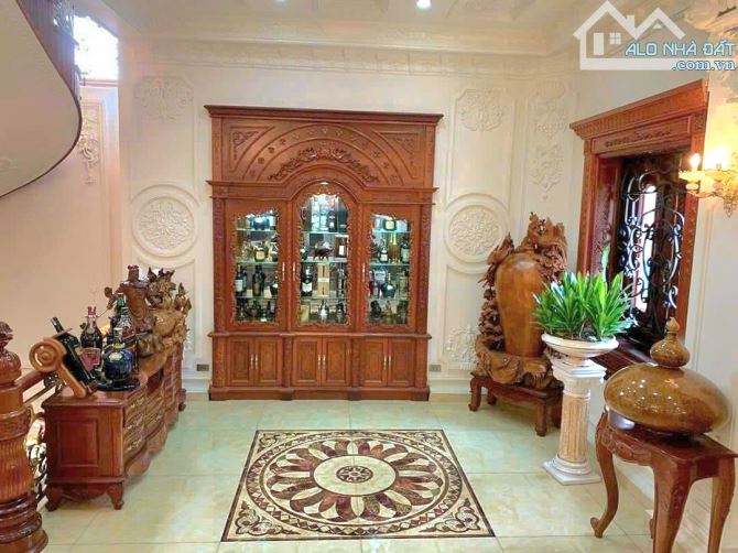 Bán Biệt Thự mặt phố Trần Phú 260m2, giá: 348 tỷ. Ba Đình