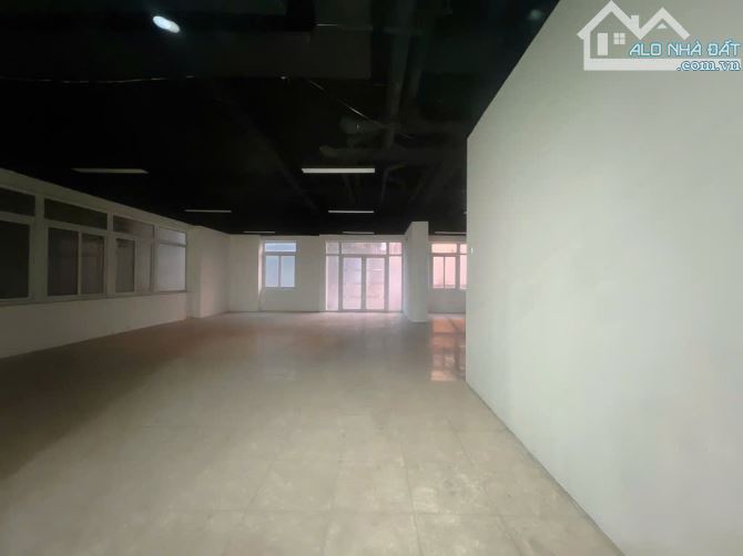 Chính chủ nhờ bán sàn thương mại Quang Trung 600m2_Sân đỗ vài trăm ô tô_Sổ đỏ lâu dài - 2