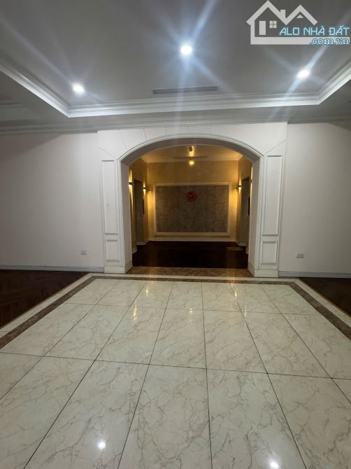 Mặt phố Bà Triệu 188m² – 6 tầng thang máy – dòng tiền 120tr/tháng – 155 tỷ