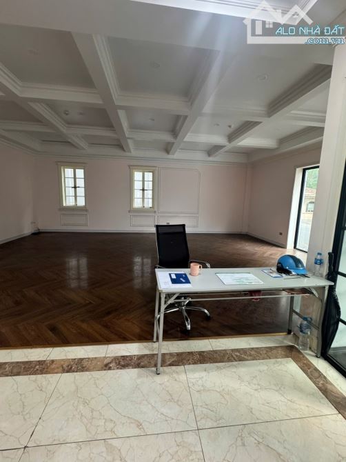 Mặt phố Bà Triệu 188m² – 6 tầng thang máy – dòng tiền 120tr/tháng – 155 tỷ