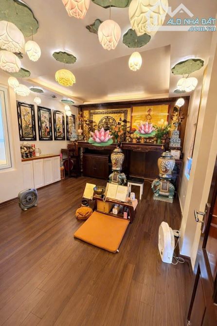 Nhà dân xây đẹp ngõ 143 Kim Mã gần Phố ngõ thoáng rộng 45m2 x 5 ngủ. Giá 13.7 tỷ