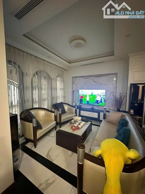 NGUYỄN ĐÌNH THI DUY NHẤT 1 CĂN VIEW TOÀN CẢNH HỒ TÂY . TRƯỚC NHÀ OTO TRÁNH DT 93 M2 X