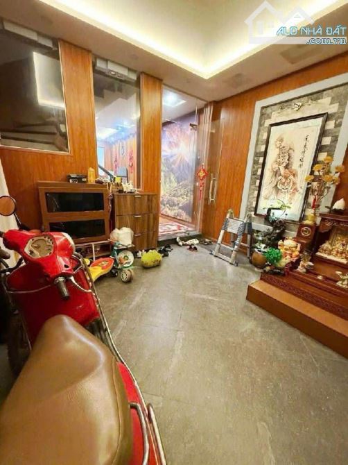 Nhà dân xây đẹp ngõ 143 Kim Mã gần Phố ngõ thoáng rộng 45m2 x 5 ngủ. Giá 13.7 tỷ