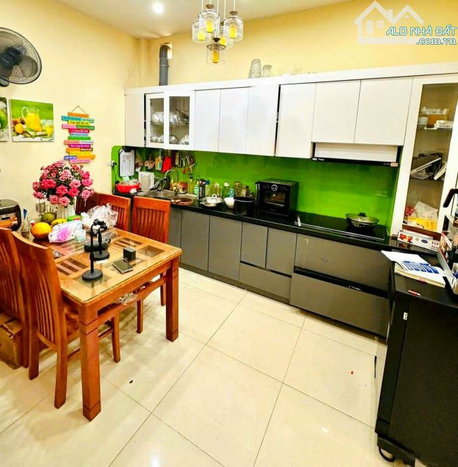 Nhà đẹp khu phố nhà giầu Hàng Than, Ba Đình: 28m² x 5 tầng, trên ở - dưới vp công ty.