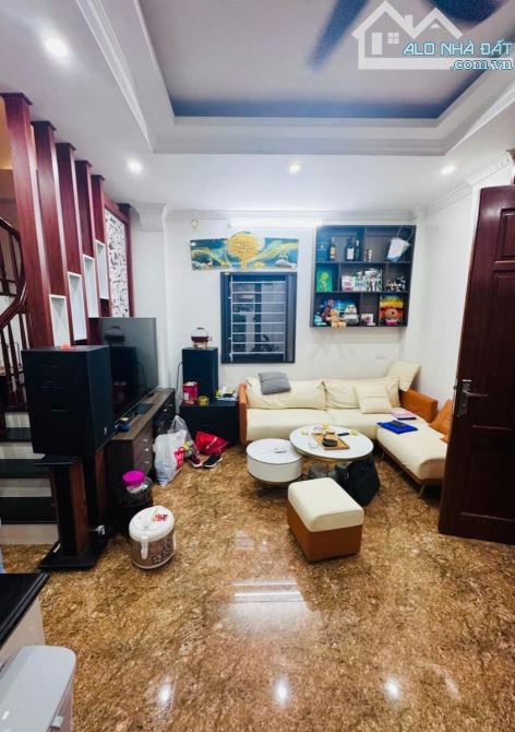 Nhà Lô góc Linh Lang - Hơn 10 tỷ - 35m - 5 tầng - thang máy - nhà mới đẹp, 2 thoáng