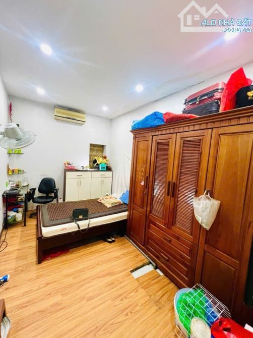 Bán nhà Hoàng Hoa thám - Hơn 8 tỷ, DT 50m, 4 tầng, cách 3 nhà ra ô tô