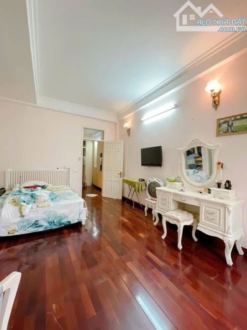 Bán nhà mặt phố Kim Mã Thượng 163m2, 7 tầng giá: 75 tỷ. Ba Đình