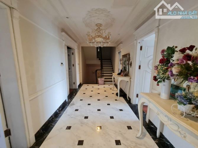 Bán BT CIPUTRA Đẳng Cấp An Sinh Nhất - 405M - 6 Tầng Thang Máy.