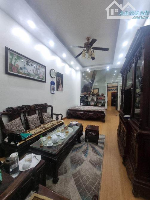 NHÀ MẶT PHỐ KIM MÃ--QUẬN BA ĐÌNH -VỈA HÈ -KINH DOANH SẦM UẤT -TẤP NÂP-NHỘN NHỊP -50 m2-4 T