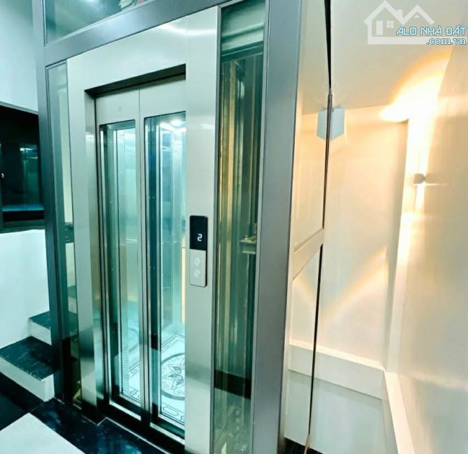 Nhà đẹp khu phố Phan Đình Phùng - Cửa Bắc gần Hoàng thành Thăng Long: 6 tầng thang máy.