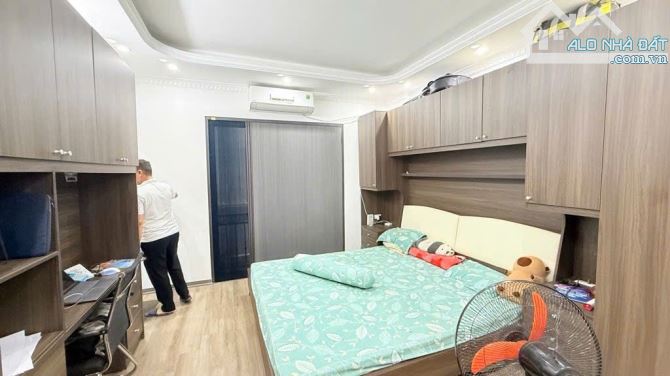 Nhà Lô góc Linh Lang - Hơn 10 tỷ - 35m - 5 tầng - thang máy - nhà mới đẹp, 2 thoáng