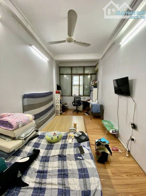 Bán nhà Hoàng Hoa thám - Hơn 8 tỷ, DT 50m, 4 tầng, cách 3 nhà ra ô tô