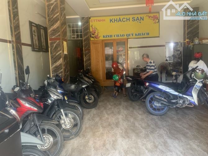 16TY BÁN KS 6 TẦNG ĐƯỜNG HAI BÀ TRƯNG SÁT GO DĨ AN.THU NHẬP 150tr/tháng - 2