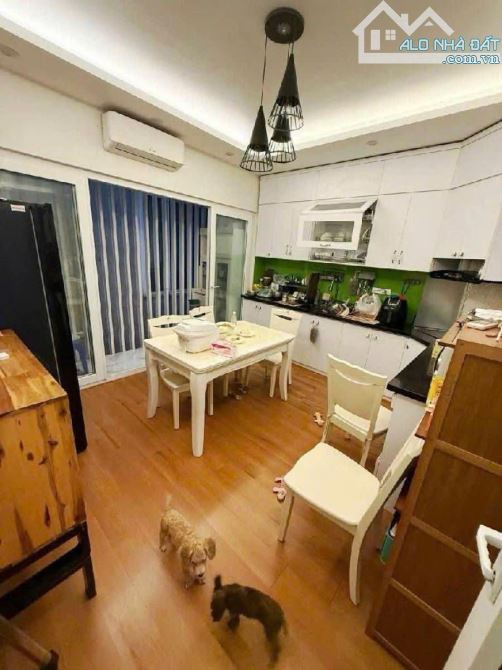 Nhà dân xây đẹp ngõ 143 Kim Mã gần Phố ngõ thoáng rộng 45m2 x 5 ngủ. Giá 13.7 tỷ