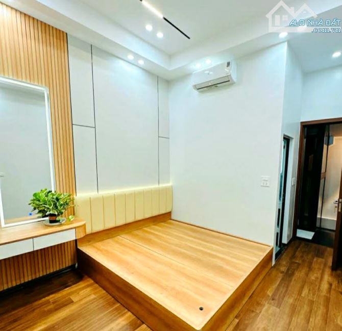 Nhà đẹp khu phố Phan Đình Phùng - Cửa Bắc gần Hoàng thành Thăng Long: 6 tầng thang máy.