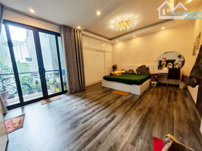 Nhà đẹp Nguyễn khánh toàn - Nhỉnh 14 tỷ - 61m - 5 tầng - để lại nội thất cực đẹp