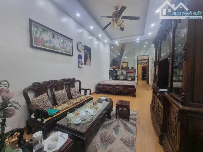 NHÀ MẶT PHỐ KIM MÃ--QUẬN BA ĐÌNH -VỈA HÈ -KINH DOANH SẦM UẤT -TẤP NÂP-NHỘN NHỊP -50 m2-4 T