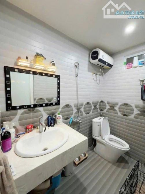 Nhà dân xây đẹp ngõ 143 Kim Mã gần Phố ngõ thoáng rộng 45m2 x 5 ngủ. Giá 13.7 tỷ