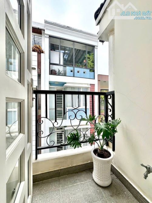 Cực hời! Bán CHDV Nguyễn Chí Thanh, 78m2*7T*19PKK, DT 1tỷ/năm, lô góc, 50m ra oto, PCCC