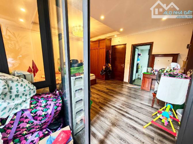 Nhà đẹp Nguyễn khánh toàn - Nhỉnh 14 tỷ - 61m - 5 tầng - để lại nội thất cực đẹp