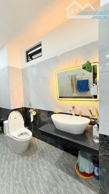 Nhà Lô góc Linh Lang - Hơn 10 tỷ - 35m - 5 tầng - thang máy - nhà mới đẹp, 2 thoáng