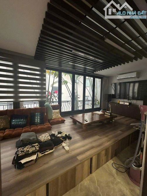 Bán nhà phố Nguyễn Đình Thi 93m2 4 tầng MT 10m, View Hồ Tây phố chỉ 1 nhà bán