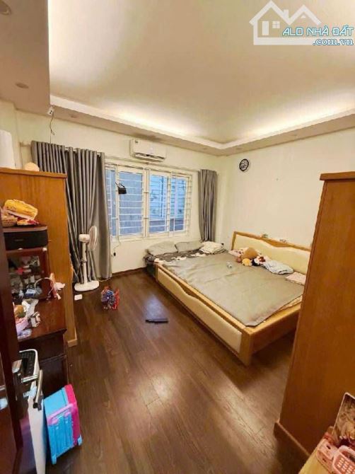 Nhà dân xây đẹp ngõ 143 Kim Mã gần Phố ngõ thoáng rộng 45m2 x 5 ngủ. Giá 13.7 tỷ