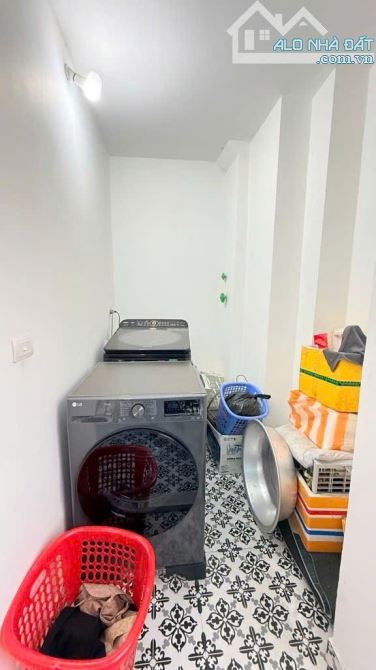 Nhà Lô góc Linh Lang - Hơn 10 tỷ - 35m - 5 tầng - thang máy - nhà mới đẹp, 2 thoáng