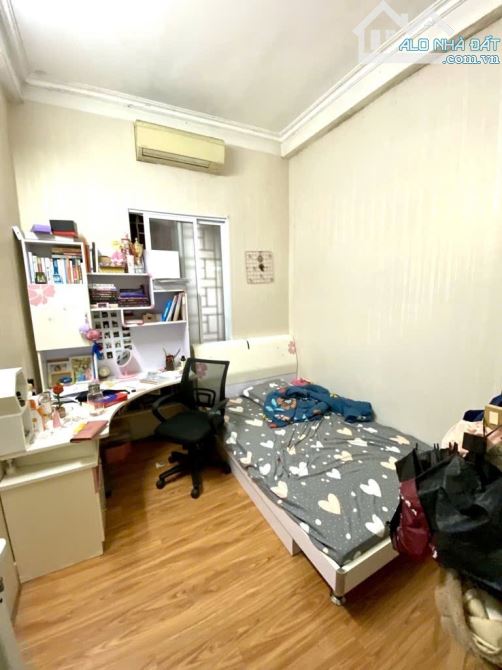 Bán nhà Hoàng Hoa thám - Hơn 8 tỷ, DT 50m, 4 tầng, cách 3 nhà ra ô tô