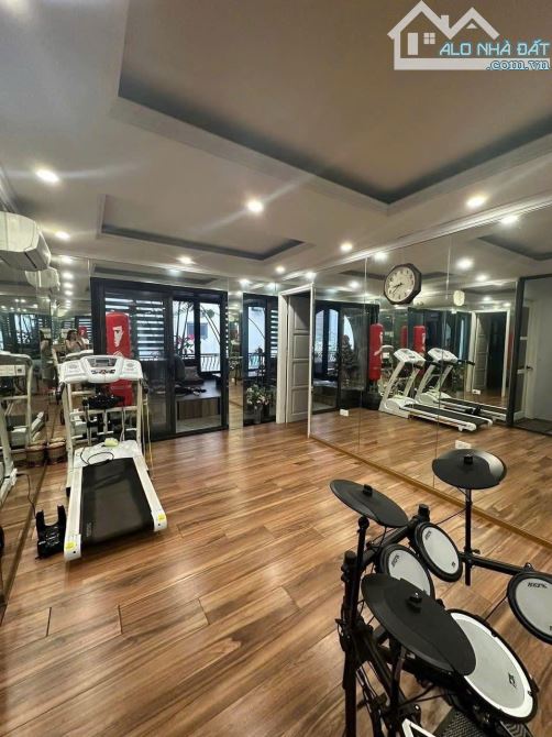 Bán nhà phố Nguyễn Đình Thi 93m2 4 tầng MT 10m, View Hồ Tây phố chỉ 1 nhà bán