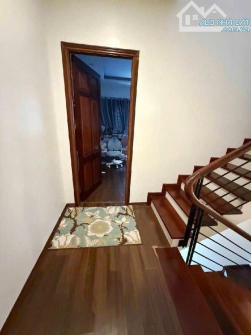 Nhà dân xây đẹp ngõ 143 Kim Mã gần Phố ngõ thoáng rộng 45m2 x 5 ngủ. Giá 13.7 tỷ