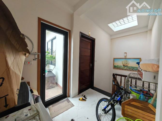 Nhà đẹp Nguyễn khánh toàn - Nhỉnh 14 tỷ - 61m - 5 tầng - để lại nội thất cực đẹp