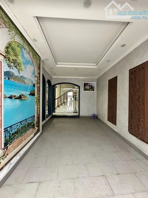 Bán nhà phố Nguyễn Đình Thi 93m2 4 tầng MT 10m, View Hồ Tây phố chỉ 1 nhà bán