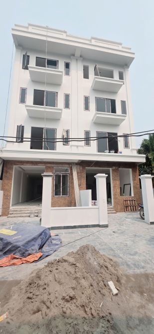 Nhà 80m xây 4 tầng diện tích 260m xây dựng.Sân trước để ô tô sân sau rửa giá chỉ nhỉnh 5tỷ